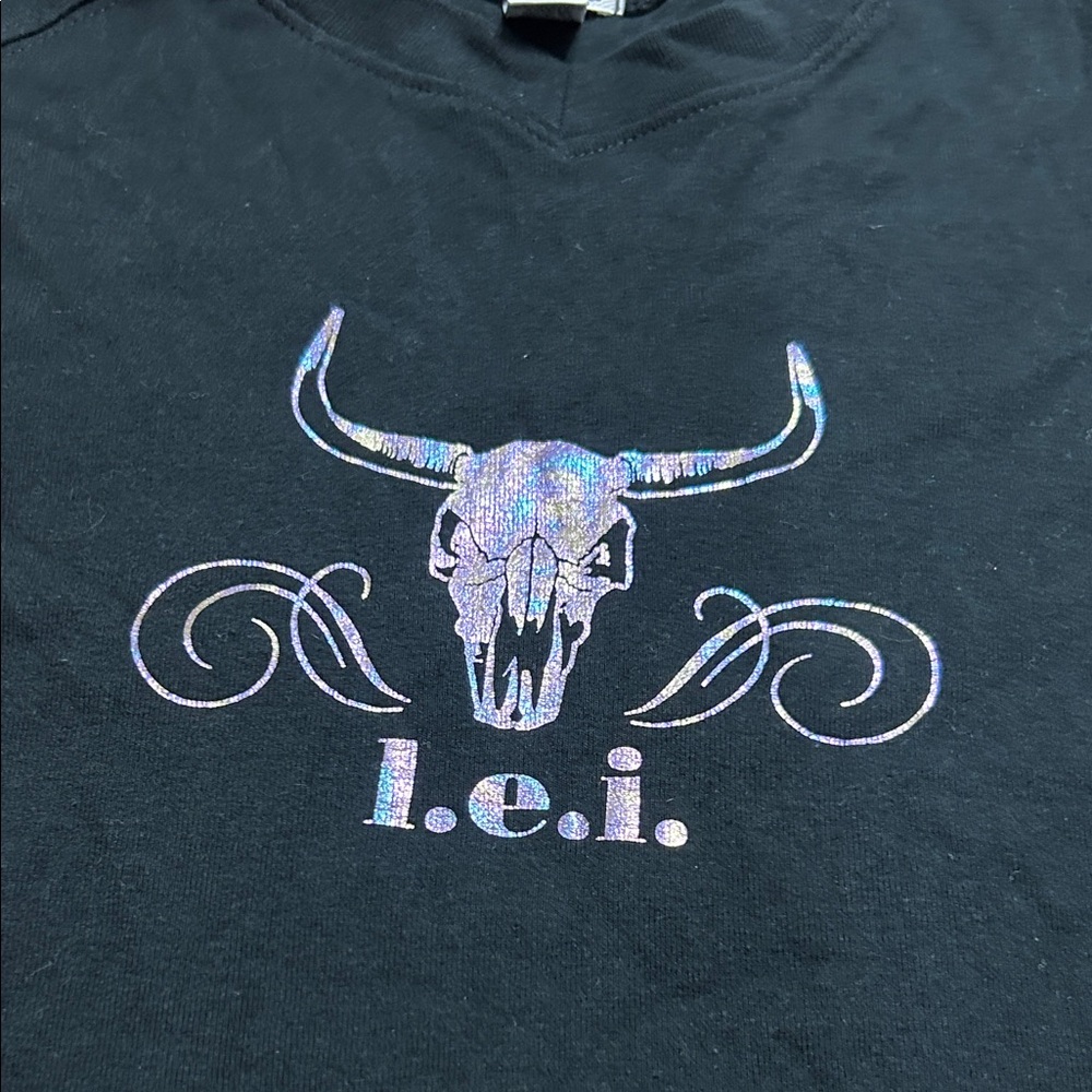 l.e.i. skull shirt